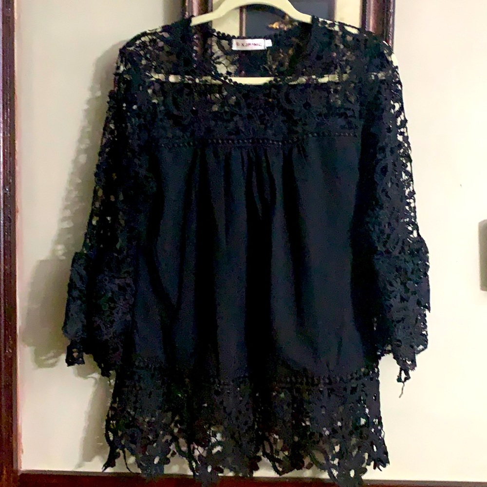 XJF-MC Beautiful Black Lace Top. Size XL.